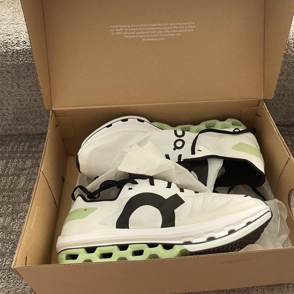 BNIB ON Women’s Cloudboom Echo Road Racing Shoes